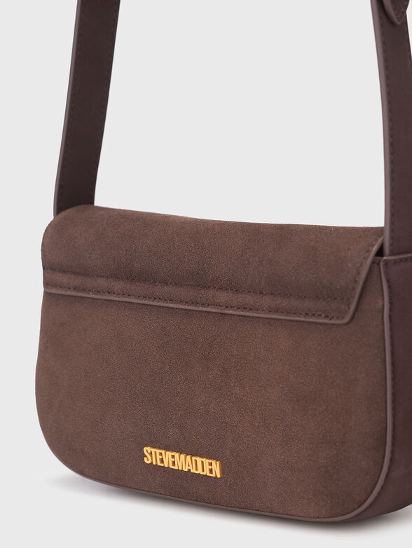 Suede crossbody bag with gold details - 5