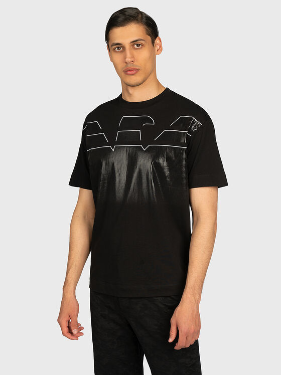 Черна тениска с контрастно лого - 1