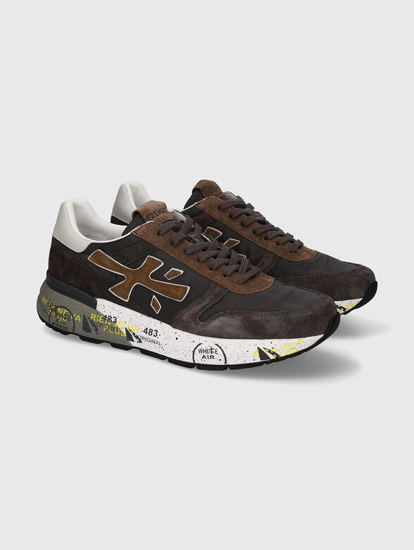 Sneakers with a contrasting logo - 2