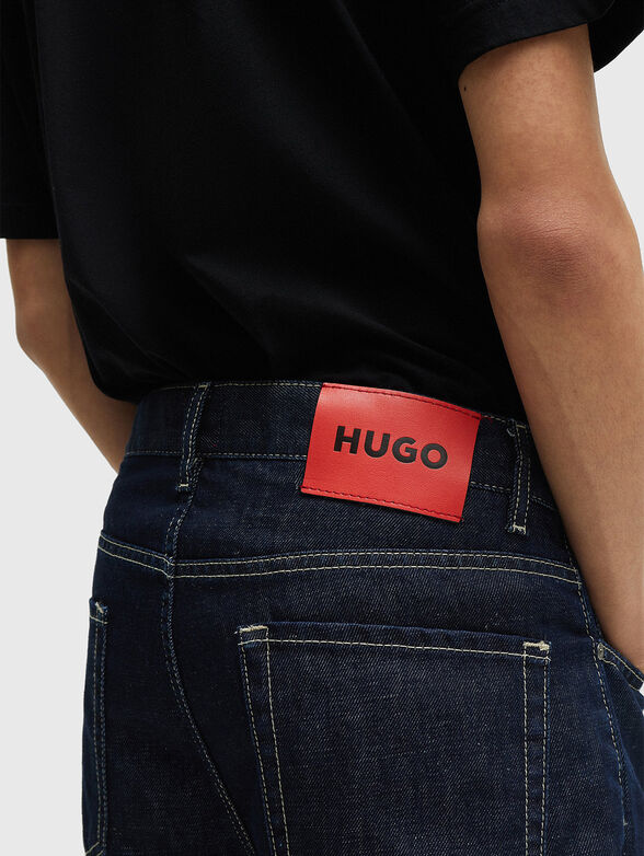 Dark blue jeans with contrast logo patch - 3