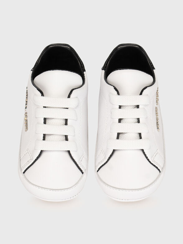 Leather sneakers with embossed logo inscription - 6