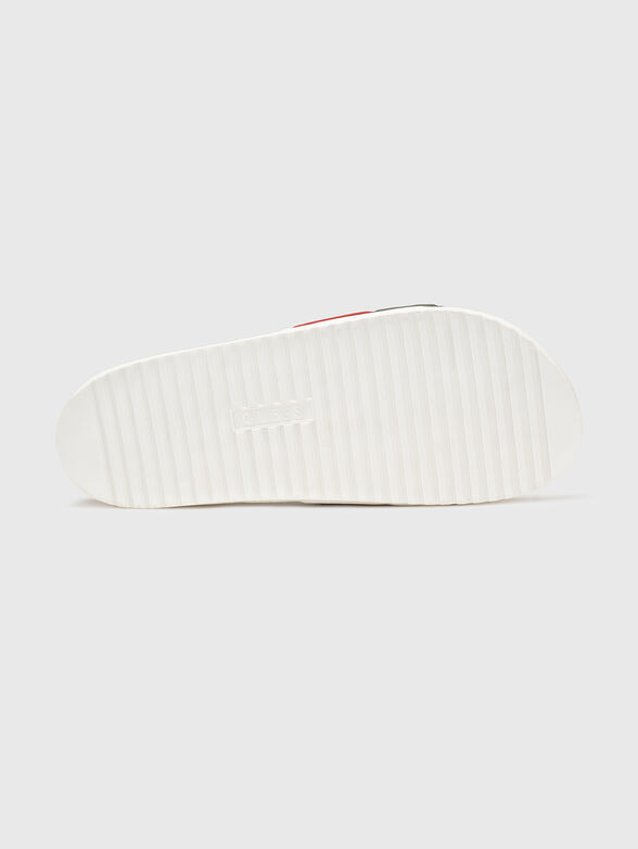 Beach slippers with logo detail - 5