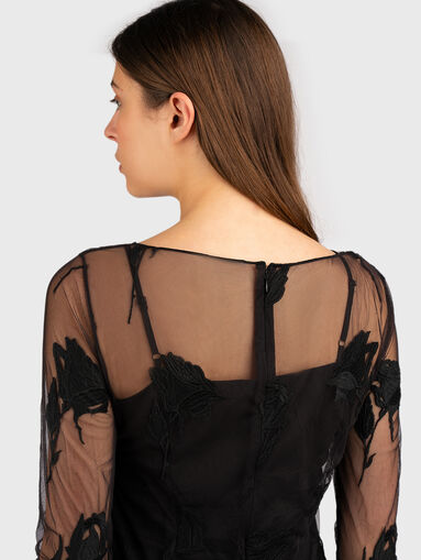 Long black dress with floral details - 3