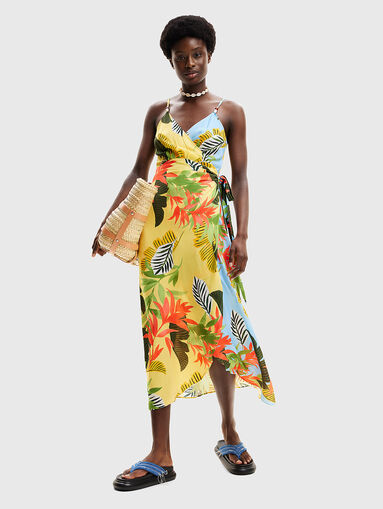 Beach dress with floral print - 4
