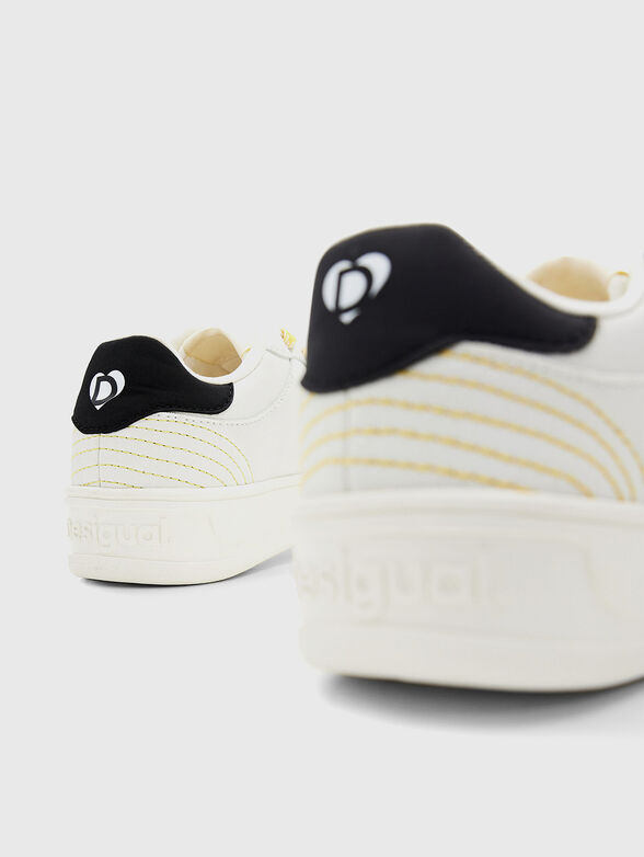 Sneakers with accent laces  - 3