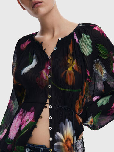 Blouse with long sleeves and buttons - 5