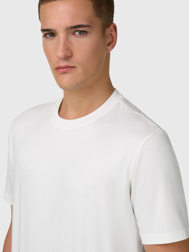 White t-shirt - 3