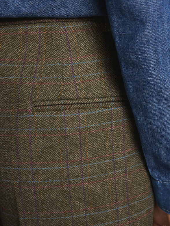 Checkered pants with pleats - 4