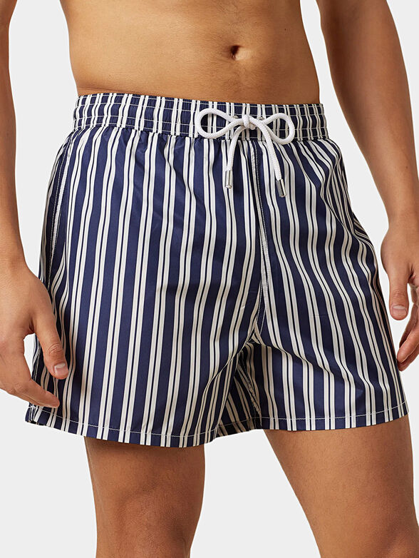 Beach shorts with stripe print - 2