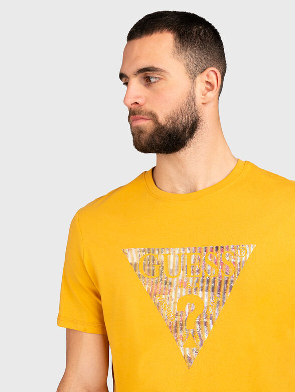 Black T-shirt with triangular logo print - 4