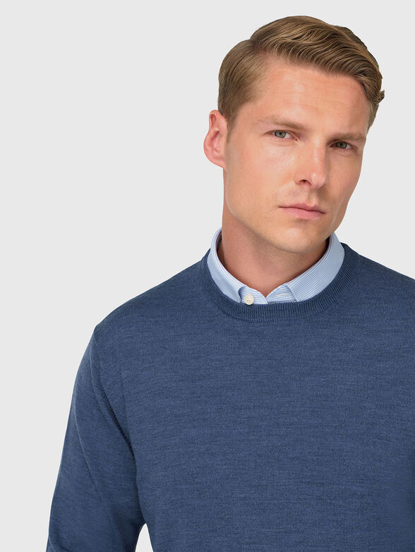 Wool sweater with oval neckline - 4