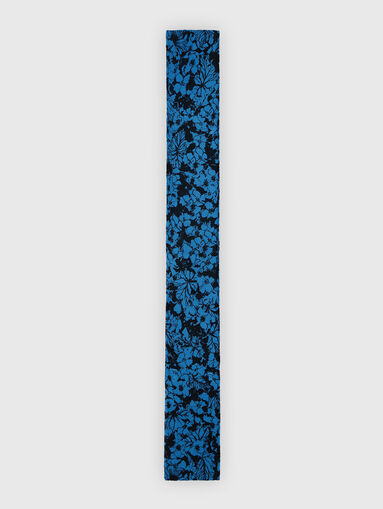 Knitted scarf with floral design - 2