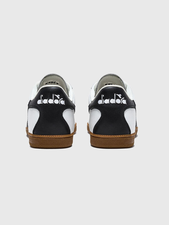 Sports shoes with contrasting logo - 3