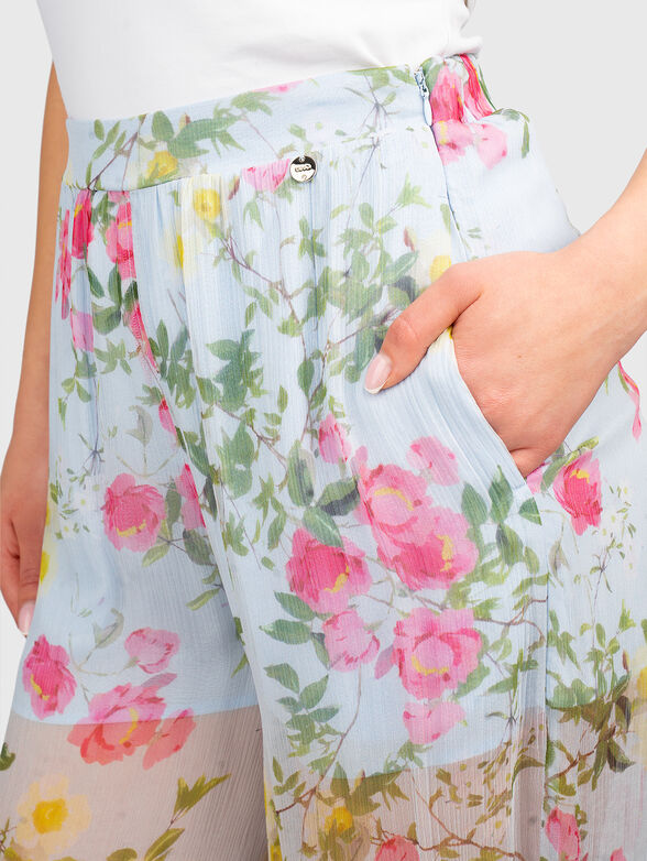 Viscose trousers with floral print - 3