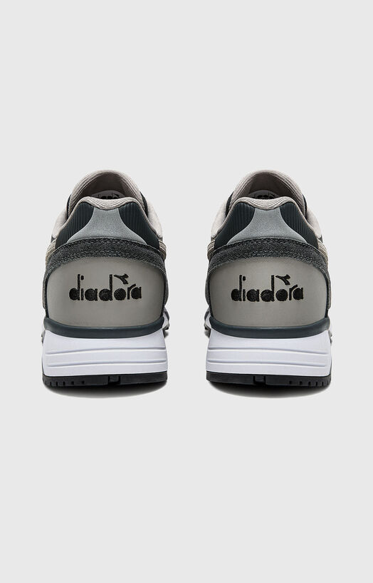 Sport shoes N9002 POLAR brand DIADORA —