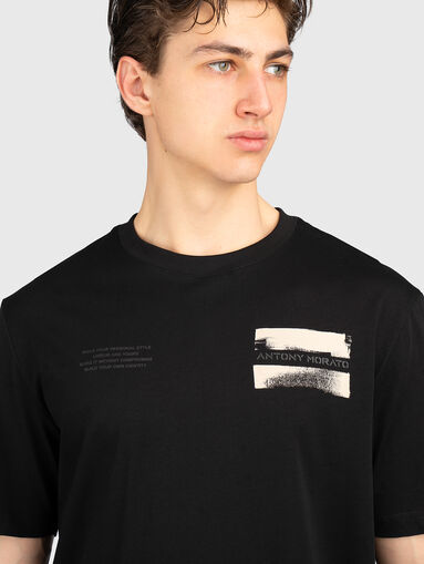 Black t-shirt - 4