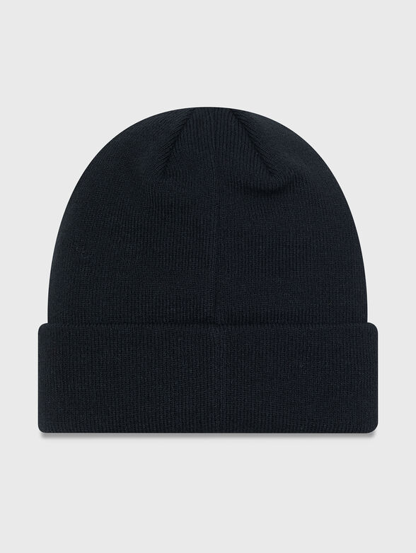 Black hat with contrasting logo - 1