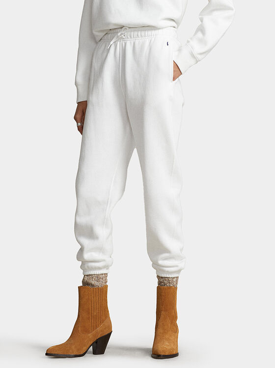 Бял спортен панталон от памучен бленд - 1