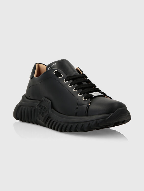 Black sports shoes with metal logo detail - 2