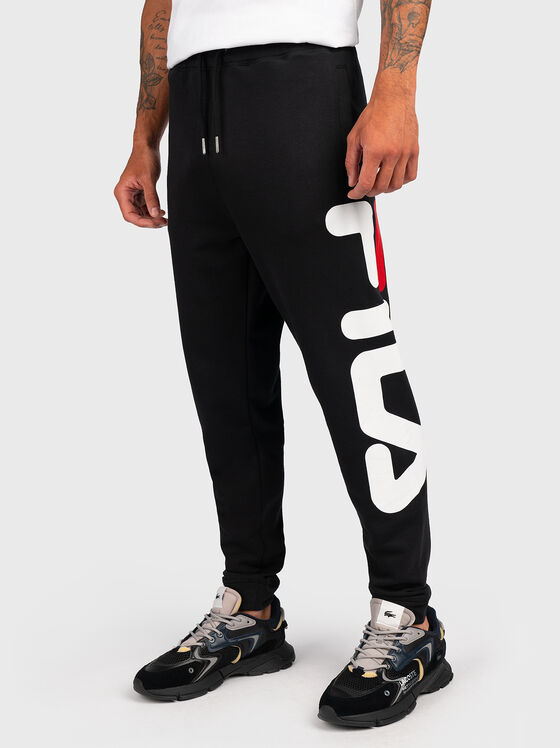 Черен спортен панталон BRONTE с контрастно лого - 1