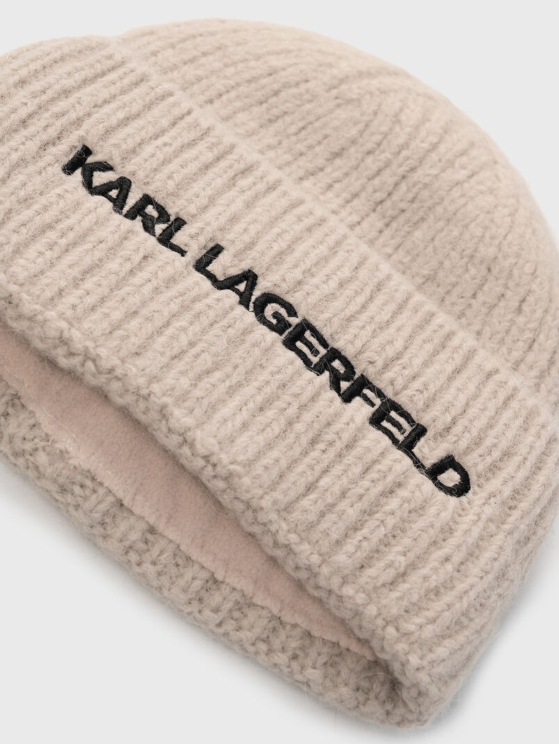 Knitted hat with contrast logo - 3