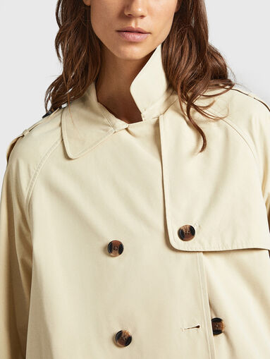 SHEILA short double-breasted trench coat - 5