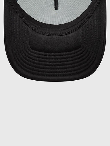 Cap with contrast visor and logo - 5