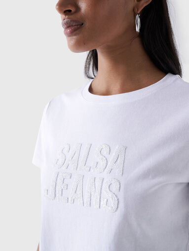 White T-shirt with embossed logo - 4