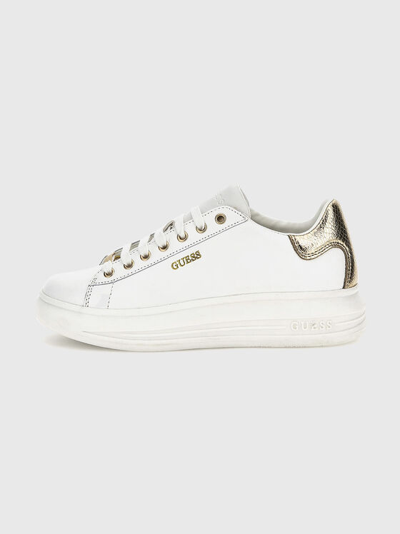 Бели спортни обувки VIBO със златист детайл - 1
