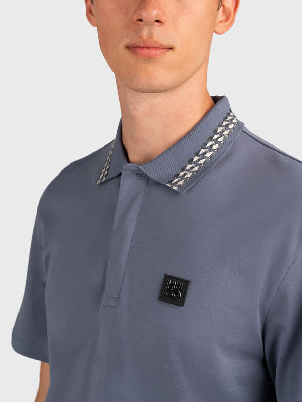 Polo shirt with contrast collar - 4