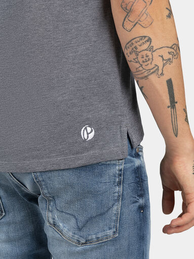 Polo shirt with logo detail on the collar - 5