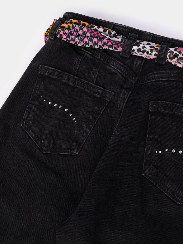 Black jeans with a colorful foulard - 4