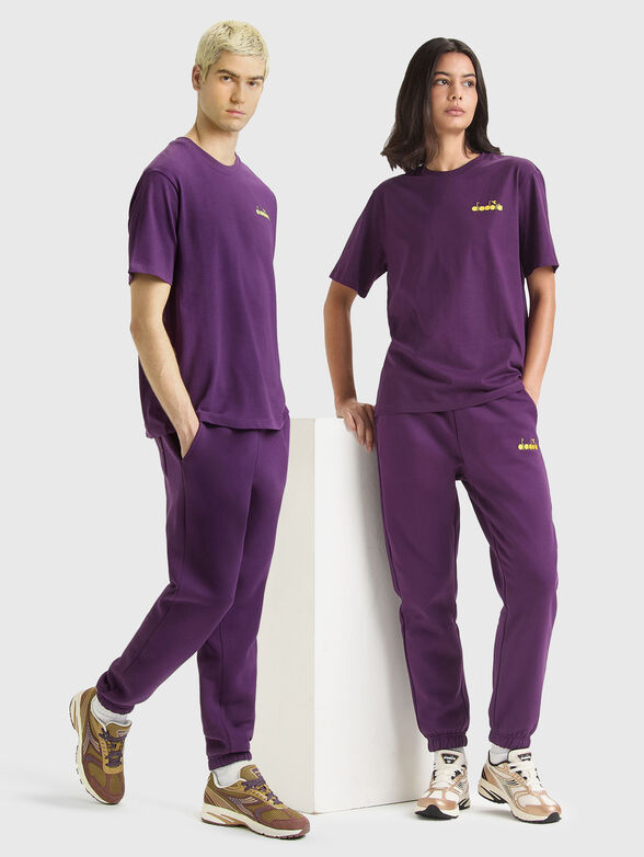 Unisex T-shirt with an accent logo print - 1