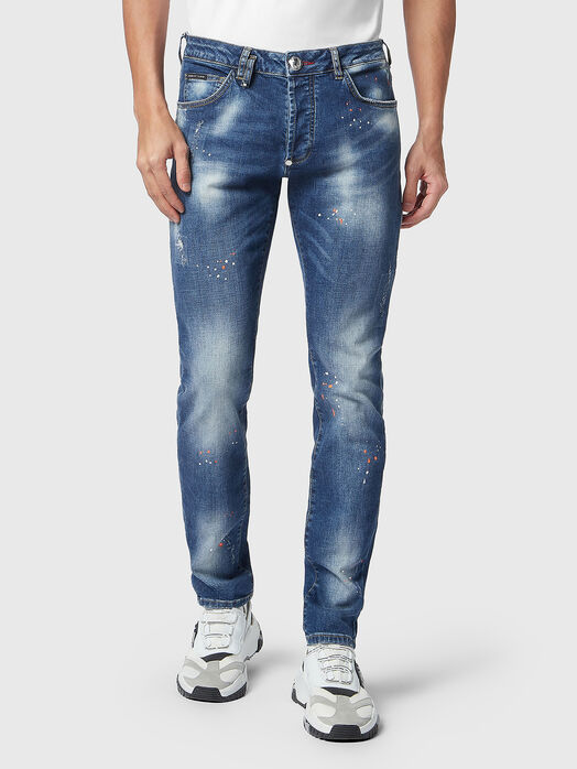 Blue jeans with washed effect and accent rips