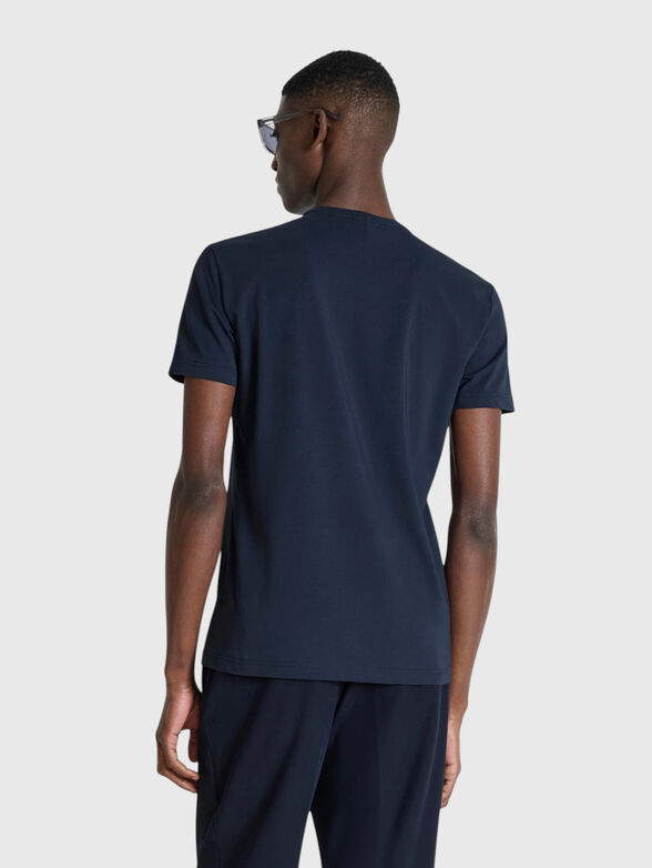 T-shirt with an oval neckline - 2