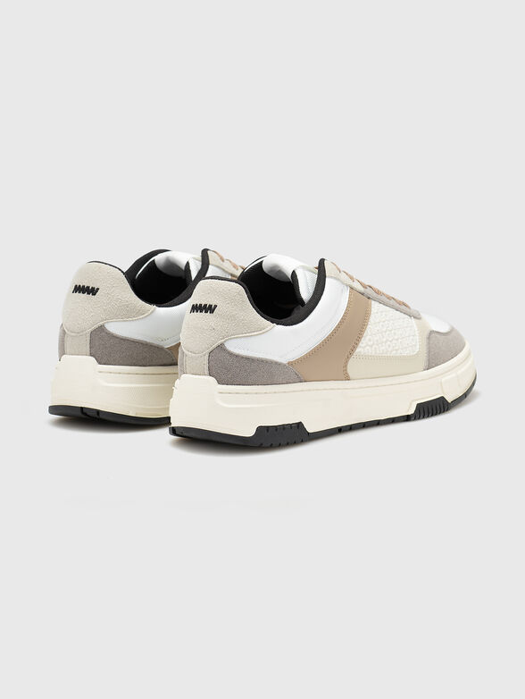 Sneakers with a monogram logo  - 3