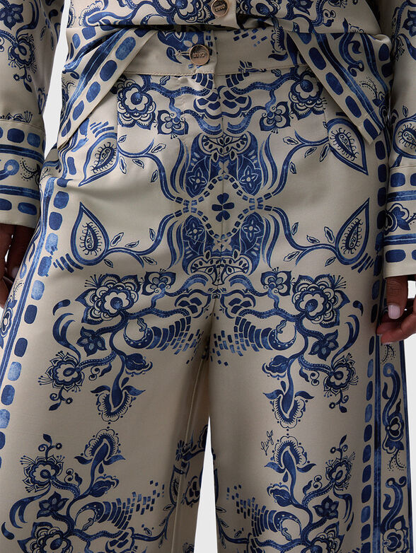 Wide-leg pants with a floral print - 3