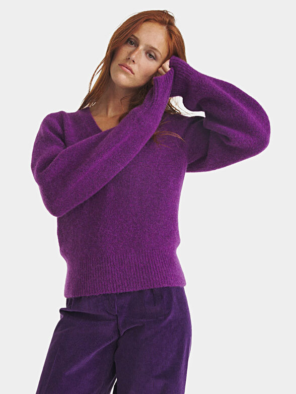 Sweater with a V-neck in purple - 1