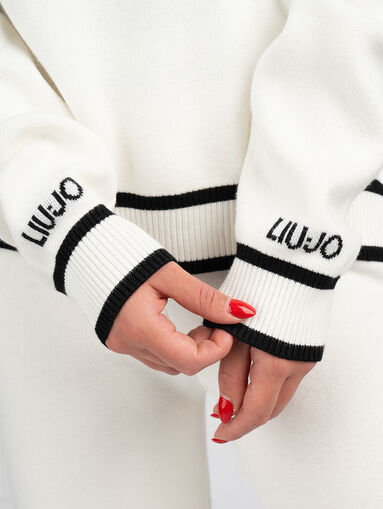 Sweater with logo on the sleeves  - 5