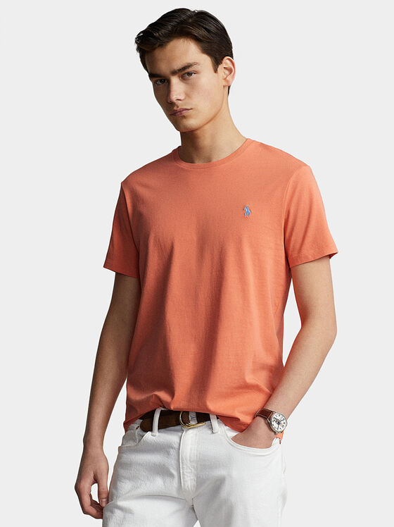 Тениска в оранжев цвят с контрастна лого бродерия - 1