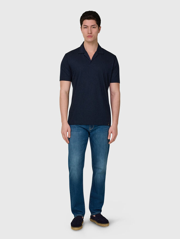 Polo shirt with a V-neck - 2