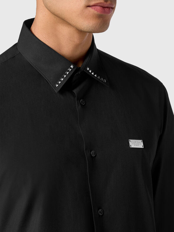 Logo patch shirt in black  - 4