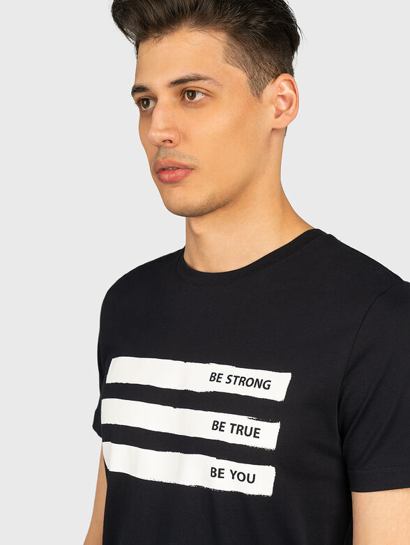 T-shirt with contrasting stripes and inscriptions - 2