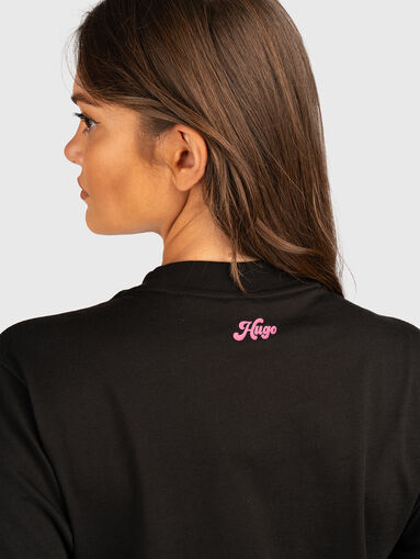 Cotton T-shirt with oval neckline and accent print - 5