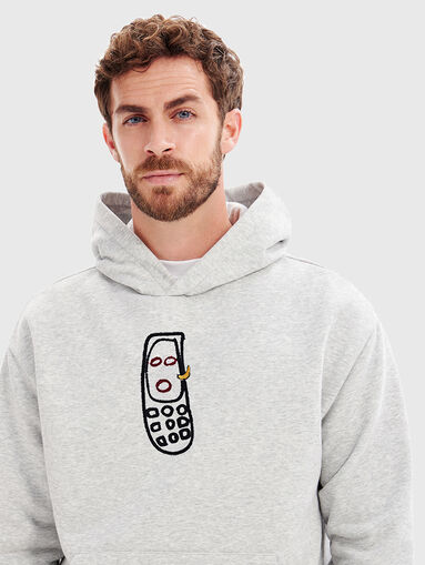 Sweatshirt with embroidered detail - 4