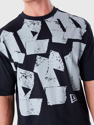T-shirt with an accent print - 4
