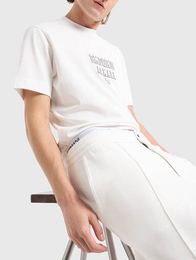 T-shirt in beige with logo embroidery - 4