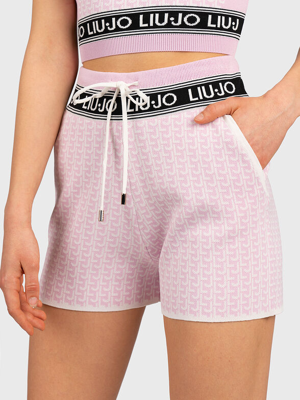 Knitted shorts in black and white - 4