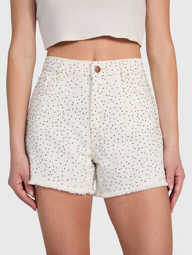 Short denim pants with rhinestones - 4