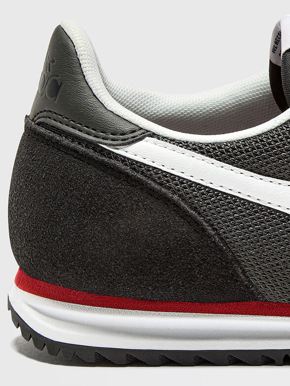 Sports shoes with contrasting trim - 4